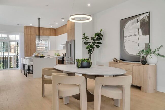 Building Photo - 14 Davis Dr