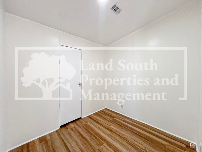 Building Photo - 8916 Beverly Hills Rd