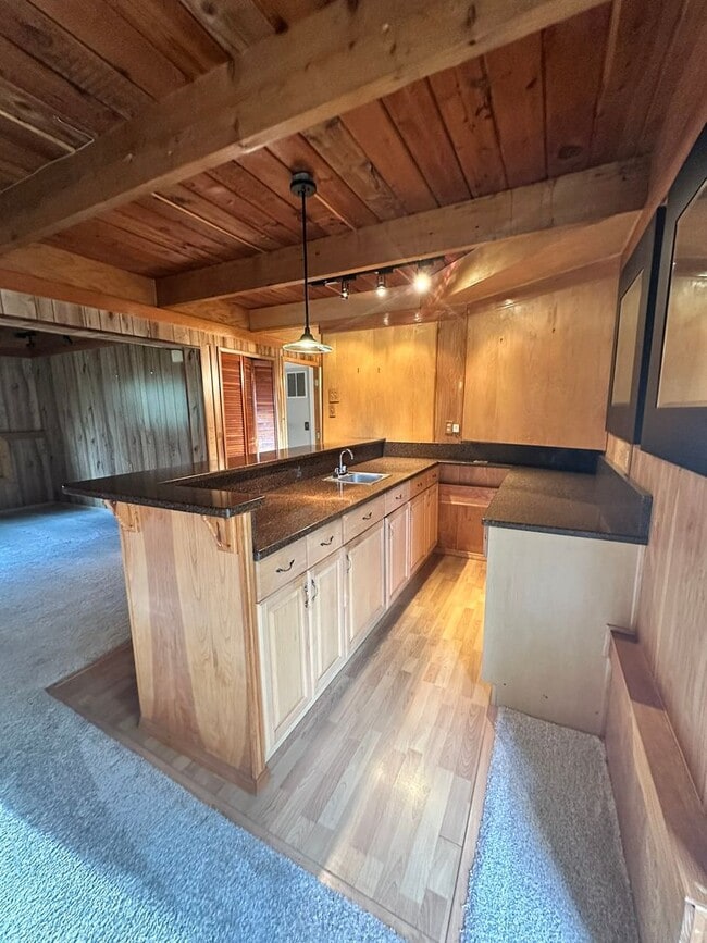 Building Photo - 3Bd/2.5Ba Newcastle Home