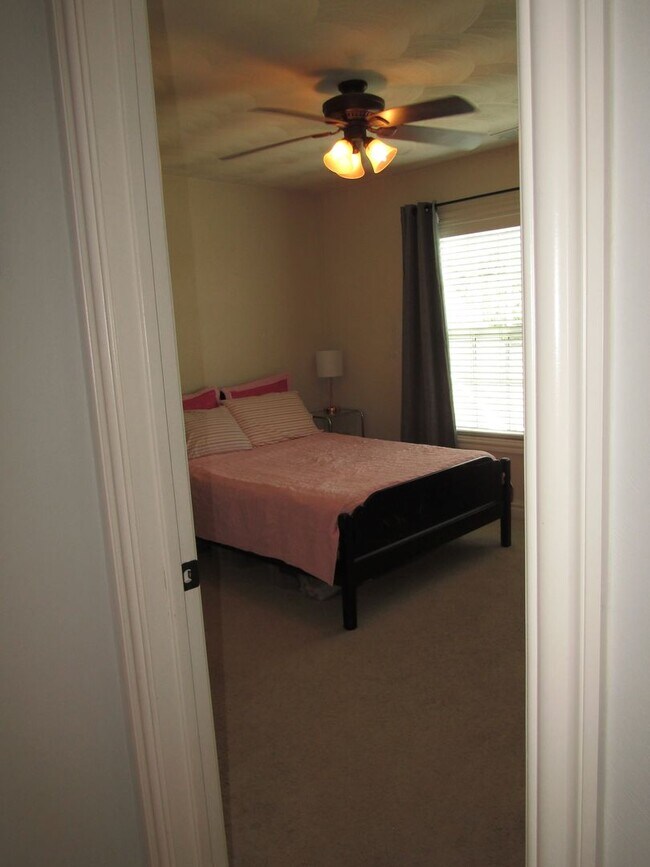 Building Photo - 2084 Kittridge Dr