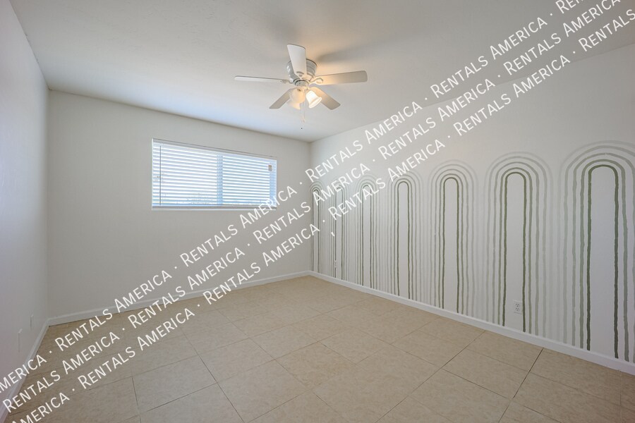 Building Photo - 614 N 74th St