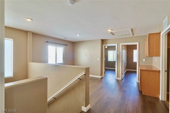 Building Photo - 10643 Tray Mountain Ave