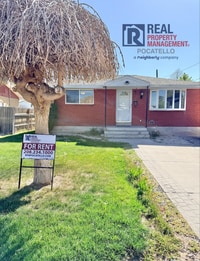 Building Photo - 4 Bedroom 2 bath House - Dog friendly