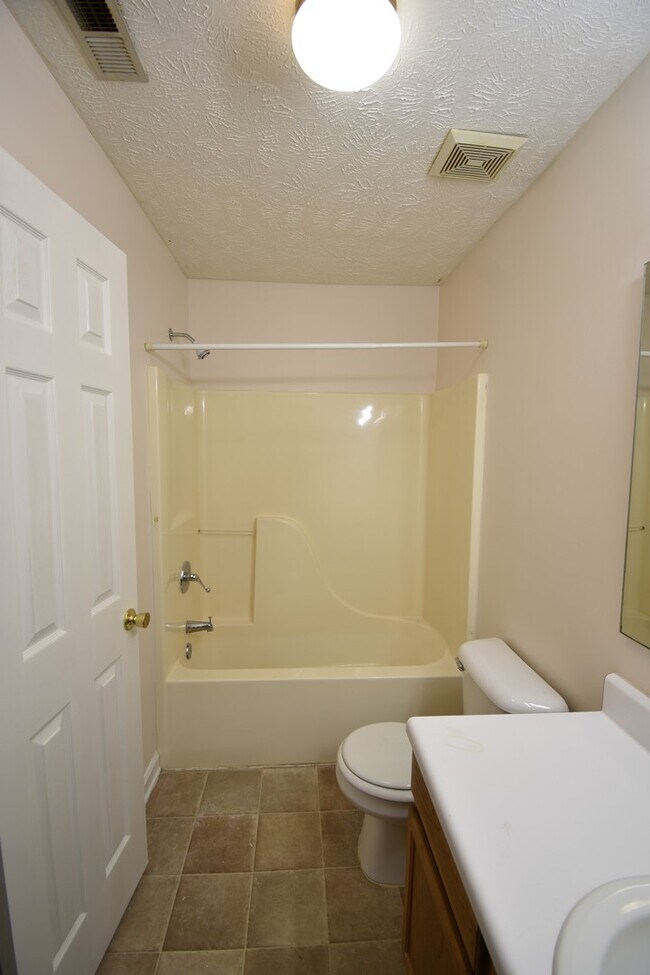 Building Photo - 202 Cobblestone Ct
