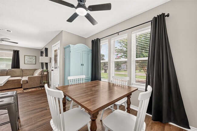 Building Photo - 1005 Avenue D