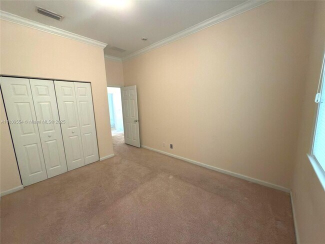 Building Photo - 531 SW 18th Ave
