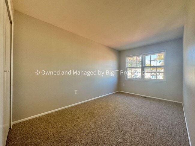 Building Photo - Coming soon* Cute Townhouse between Woodbridge and Triangle