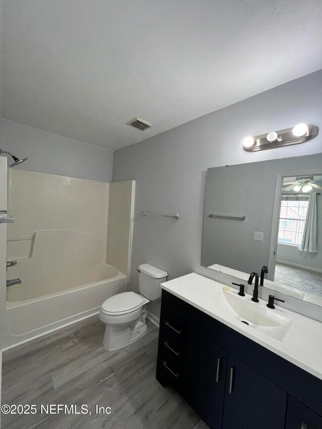 Building Photo - 3057 Camelliawood Cir E