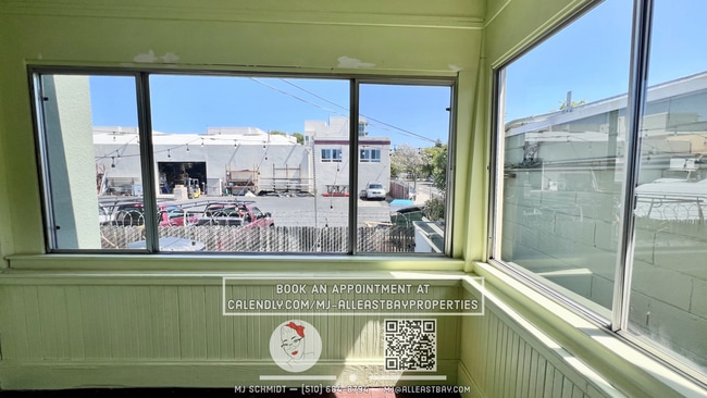 Building Photo - 1/2 Off first months Rent -4 bedroom 2 bat...