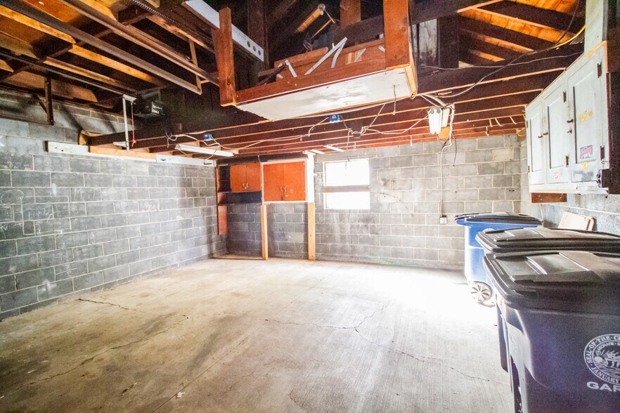 Building Photo - 3471 Jeannette Ave