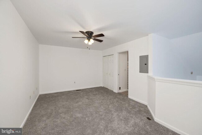 Building Photo - 1025 Gardenview Loop