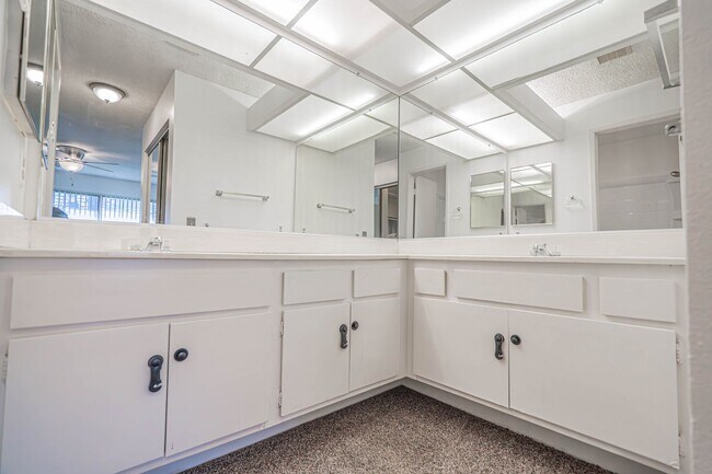 Building Photo - Spacious 1-Bedroom Condo with Loft PLUS Bonus Room in Valencia's Arbor Park Community!