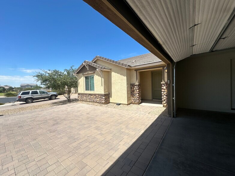 Building Photo - 2518 E Novak Way
