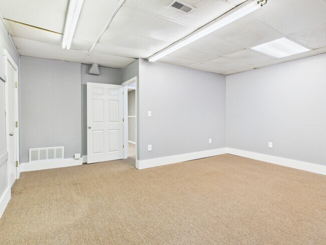 Building Photo - 248 Main St