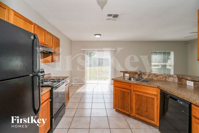 Building Photo - 1225 Schumann Dr