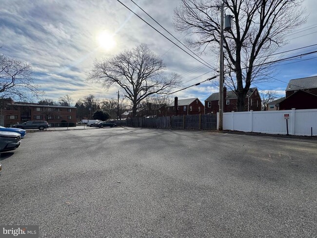 Building Photo - 500 S Courthouse Rd