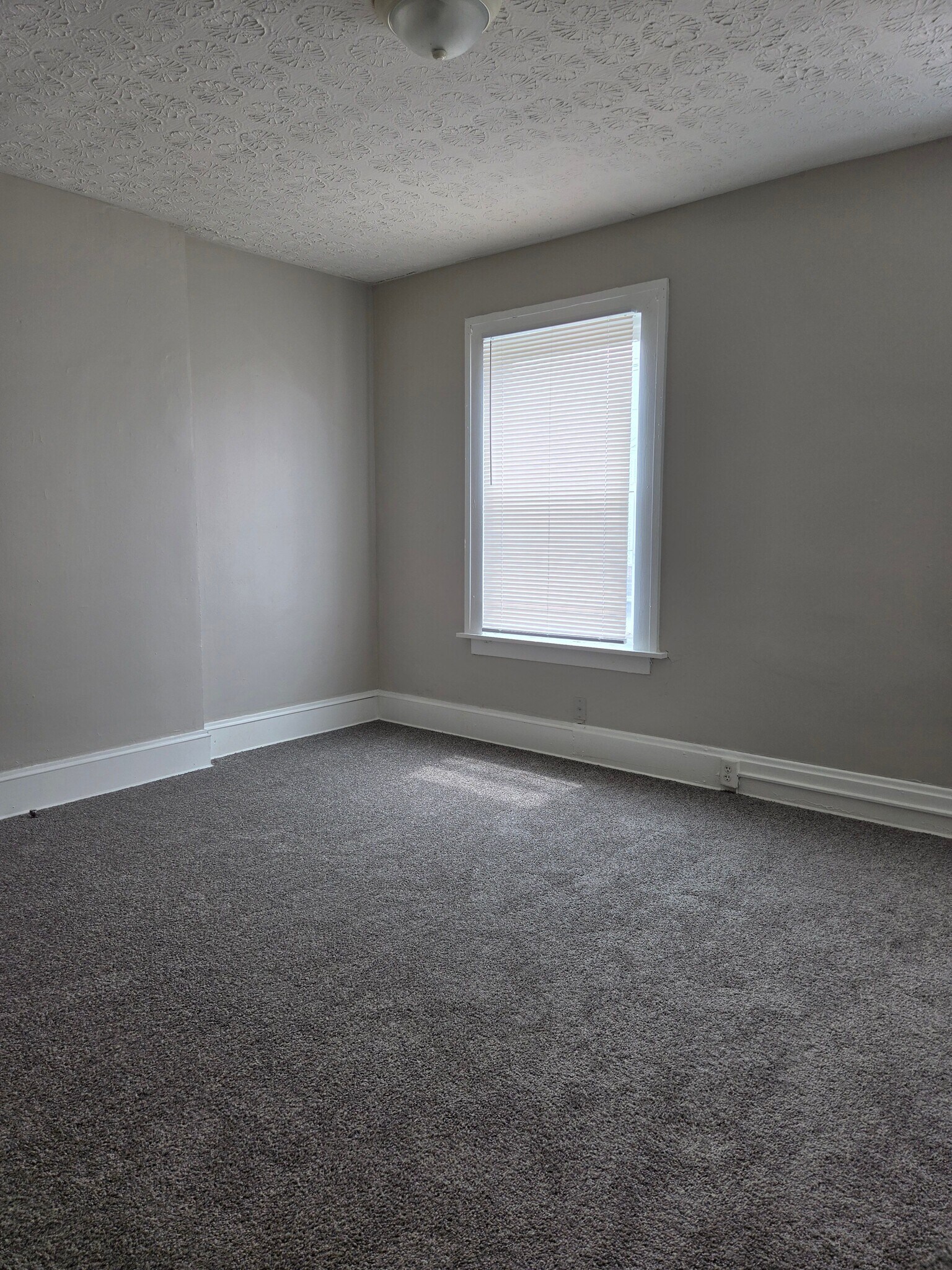 Building Photo - 800 E Whittier St