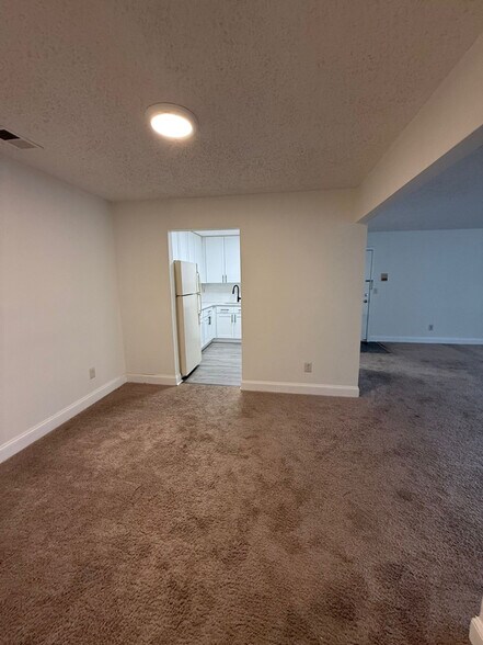 Building Photo - 530 Davina Ct