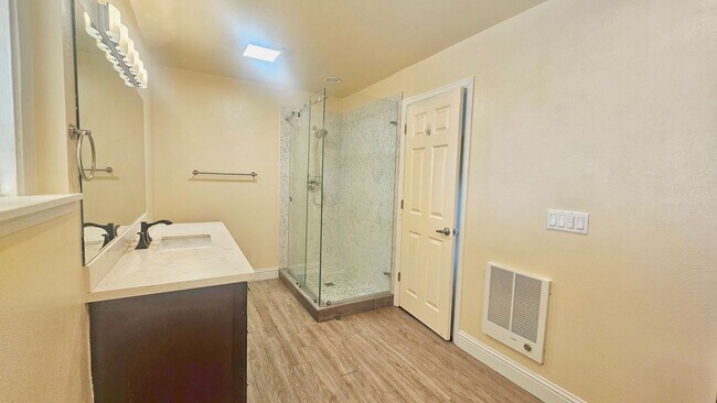 Building Photo - Mercer Island gem - 4 BD 2.5 Ba in Beautiful Mercer Island with new heat pump installed