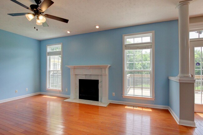 Building Photo - 716 Cavalier Dr