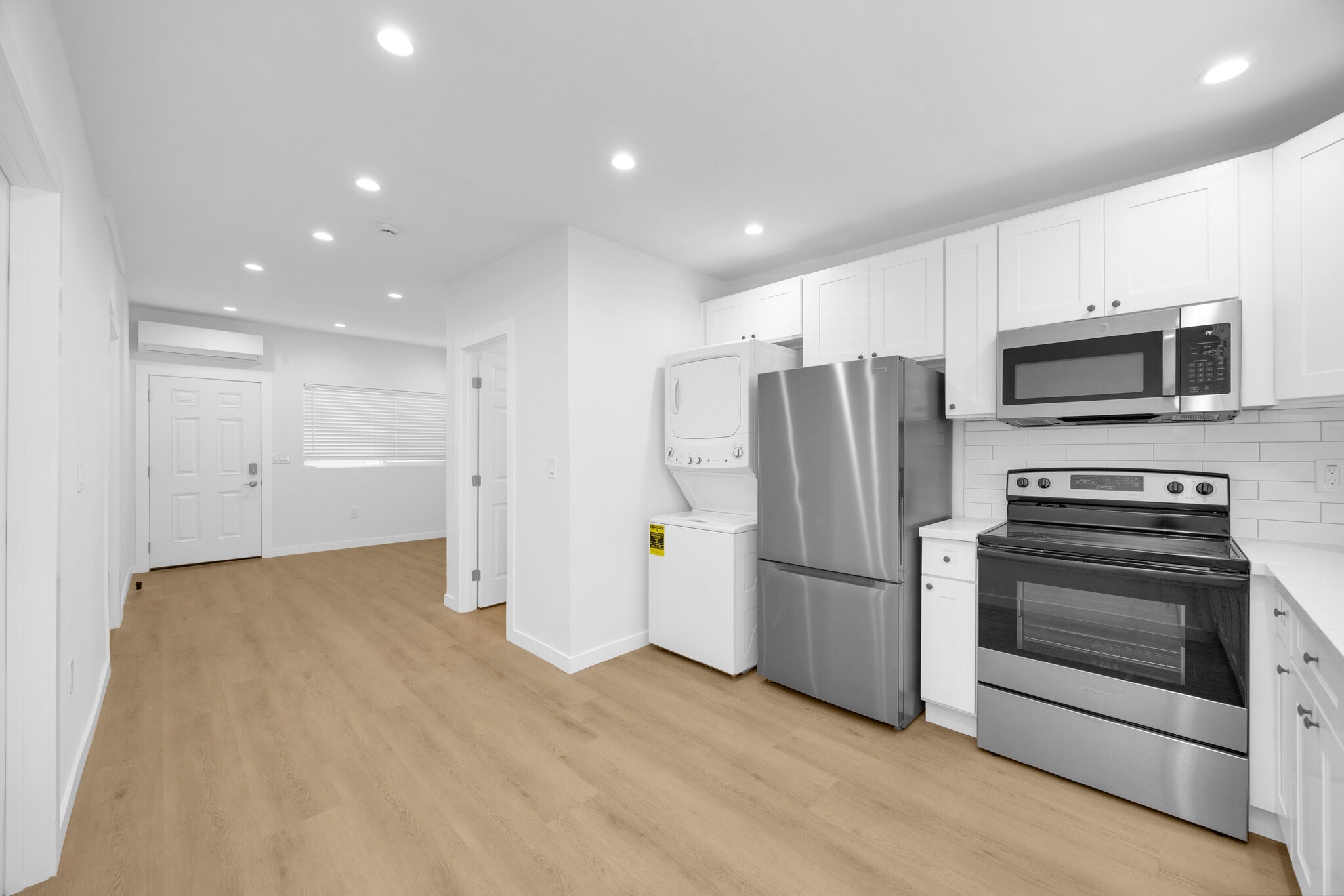 Building Photo - 2210 Pine Ave