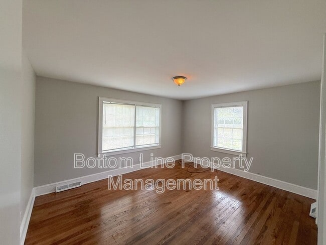 Building Photo - 4424 Hovis Rd