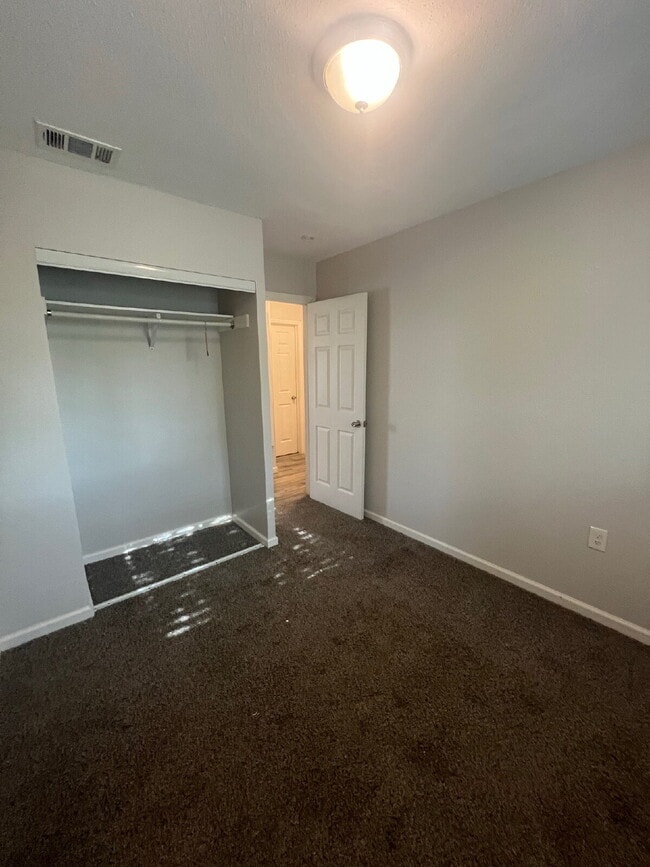 Building Photo - 4606 Avenida Prima St