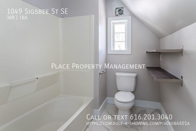 Building Photo - 1049 Sigsbee SE - Gorgeous 3 bedroom house!