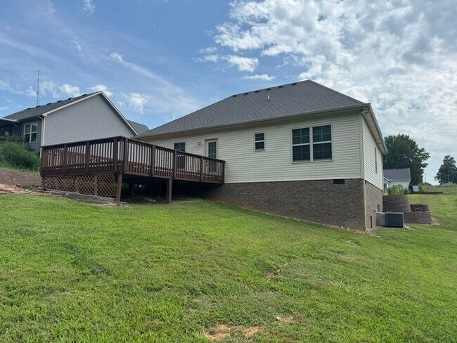 Building Photo - 164 Hillview Wy