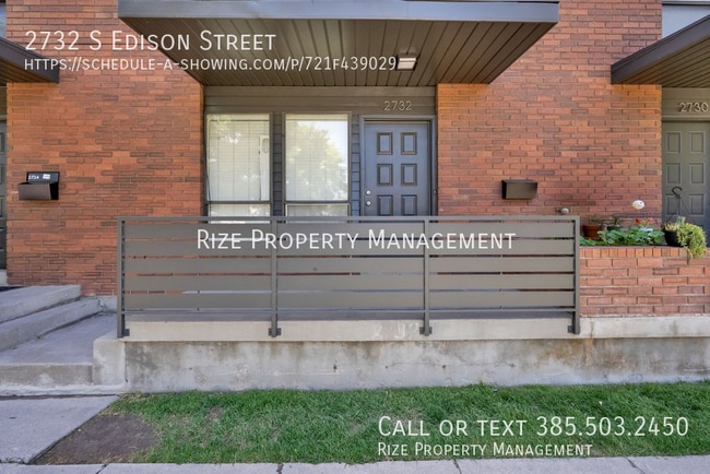 Building Photo - 2732 S Edison St