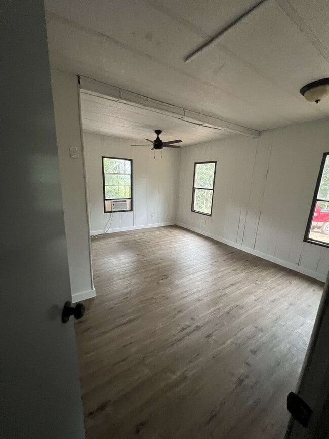 Building Photo - 3042 Brown Bridge Rd