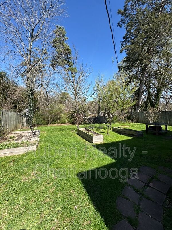 Building Photo - 3211 Montview Dr