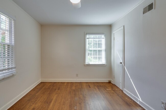 Building Photo - 695 Berry Rd