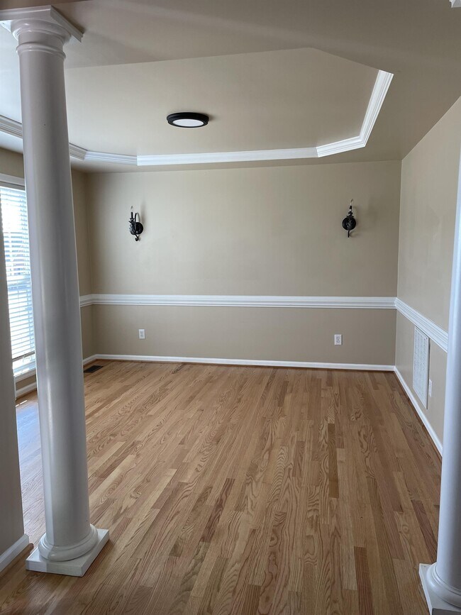 Building Photo - 60 Scranton Ct