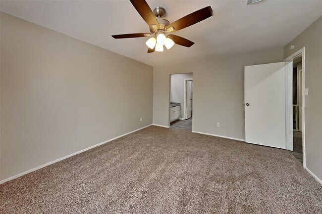 Building Photo - 11 Fiddleleaf Ct