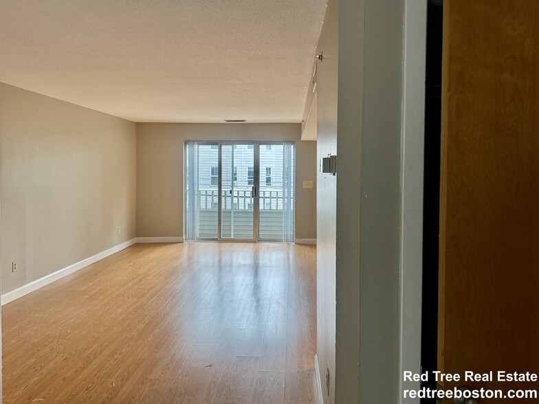 Building Photo - 146 North Beacon St