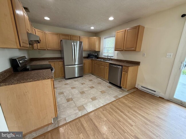 Building Photo - 416 Breslin Rd