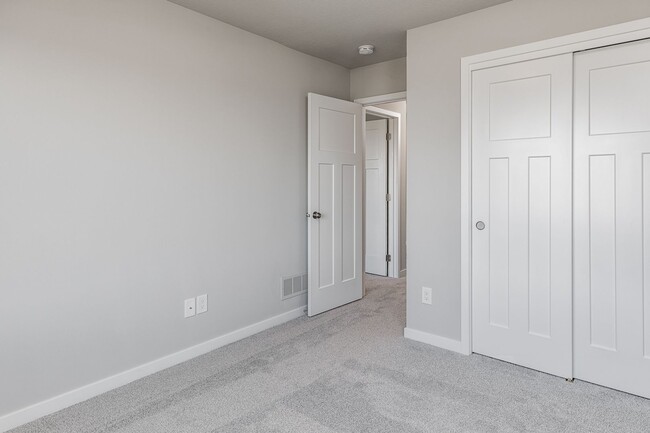 Building Photo - Stunning 3 Bedroom Home Nestled in Norwalk