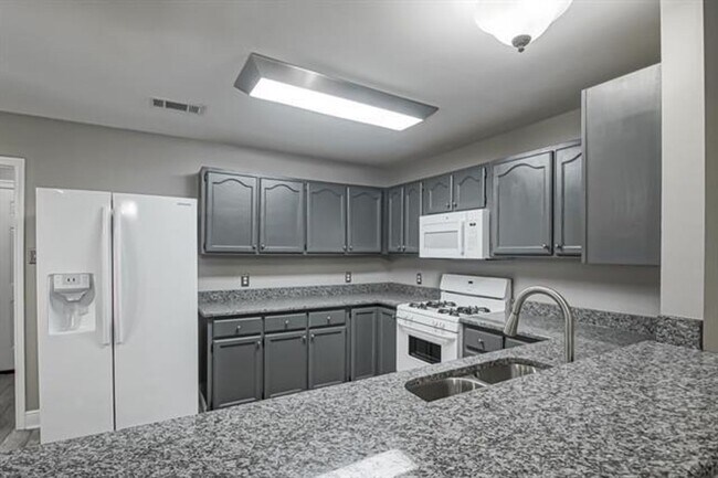 Building Photo - Lovely updated home in Suncrest Subdivision