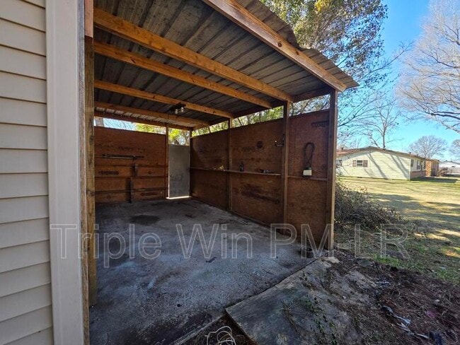 Building Photo - 202 Rosemary Ln