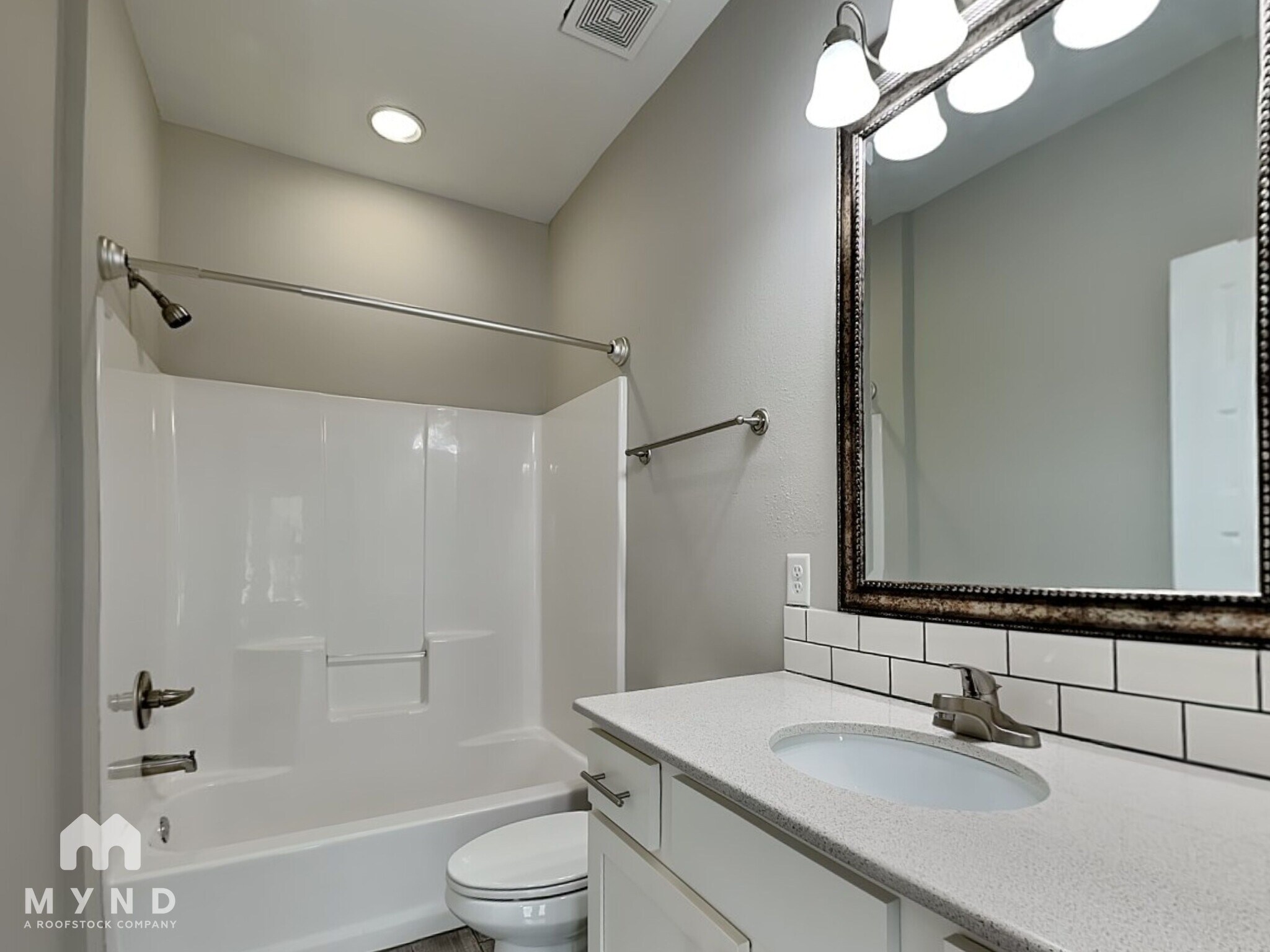 Building Photo - 122 E Sycamore St