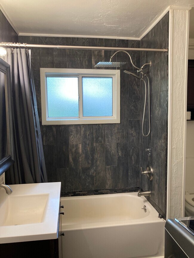 Building Photo - 356 NW Rainwater Ln