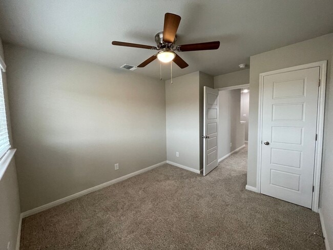 Building Photo - 3 Bedroom, 2.5 Bathroom, Two-story Duplex with a huge back yard in New Braunfels!