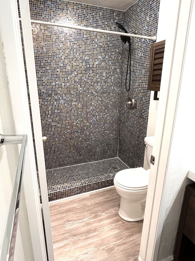 Building Photo - ****MOVE-IN SPECIAL: $500 OFF SECOND MONTH...