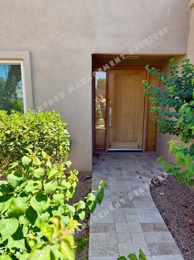 Building Photo - Elegant McCormick Ranch Home with Stunning...