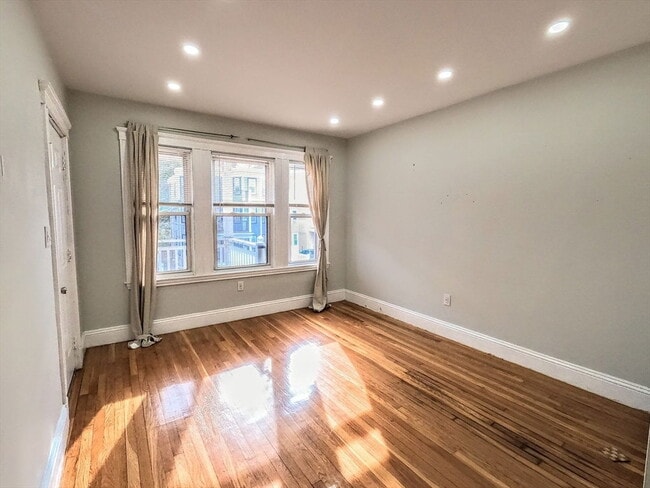 Building Photo - 3957 Washington St