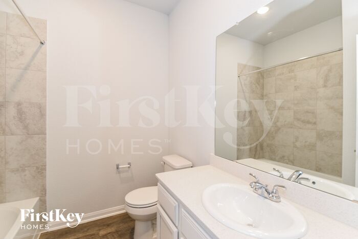 Building Photo - 127 Lk Wy Cir