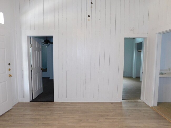 Building Photo - DIGNOWIT