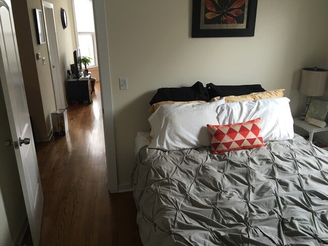 Building Photo - 1645 W Huron St