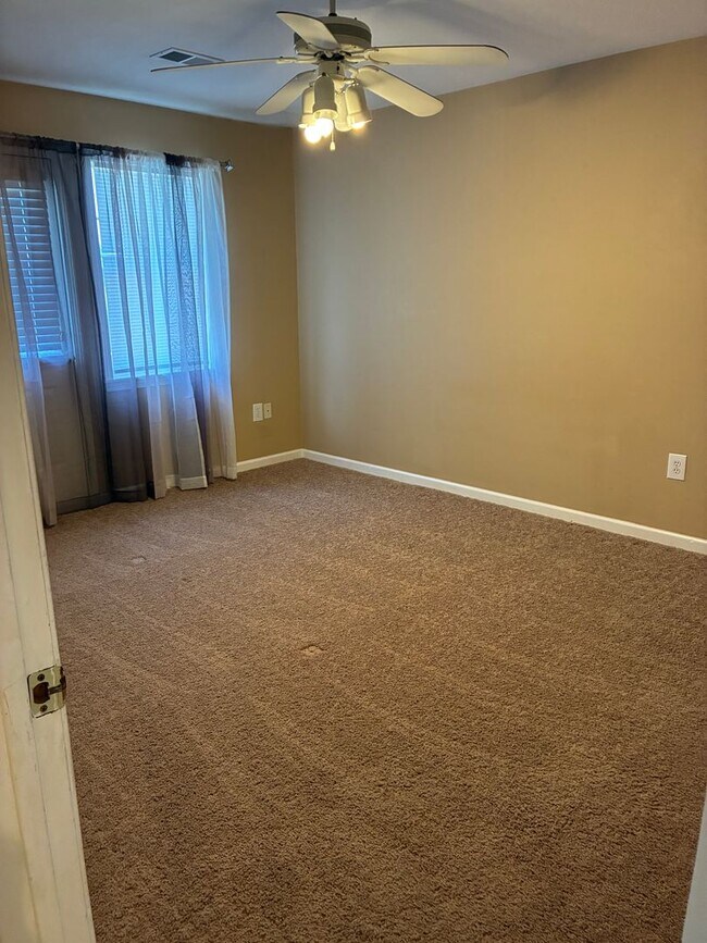 Building Photo - 2709 Oak Meadow Pl